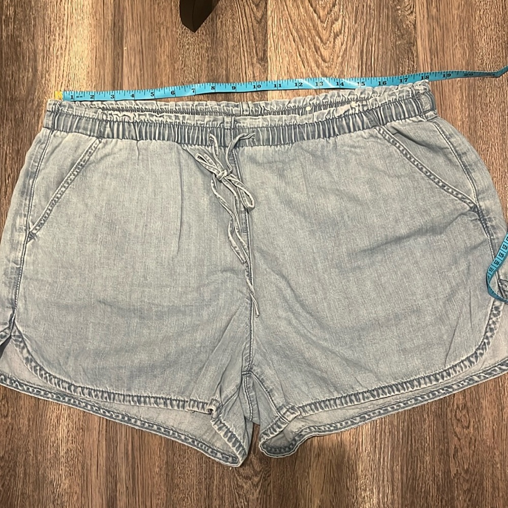 AE Shorts EUC